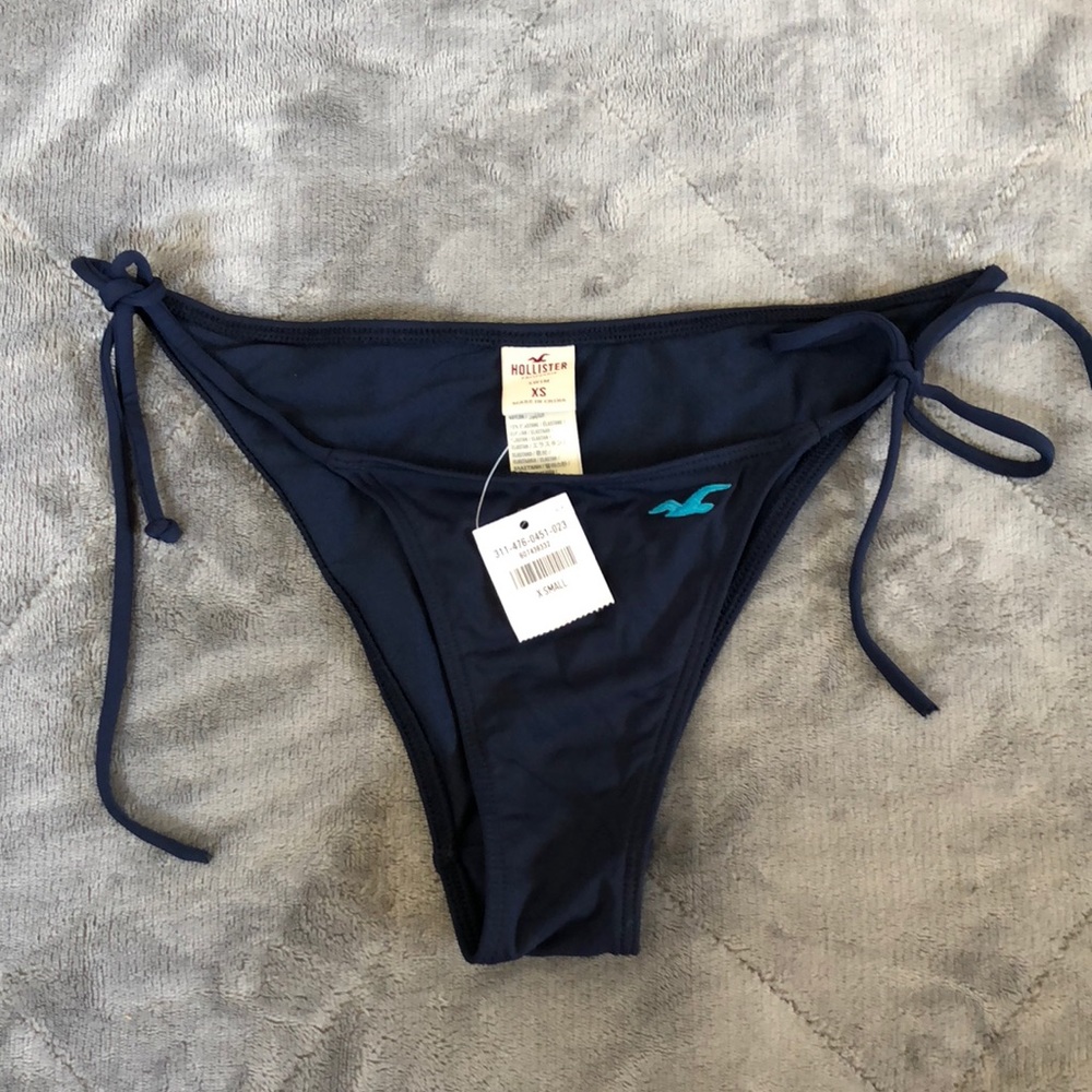 Hollister string bikini bottoms new with tags!